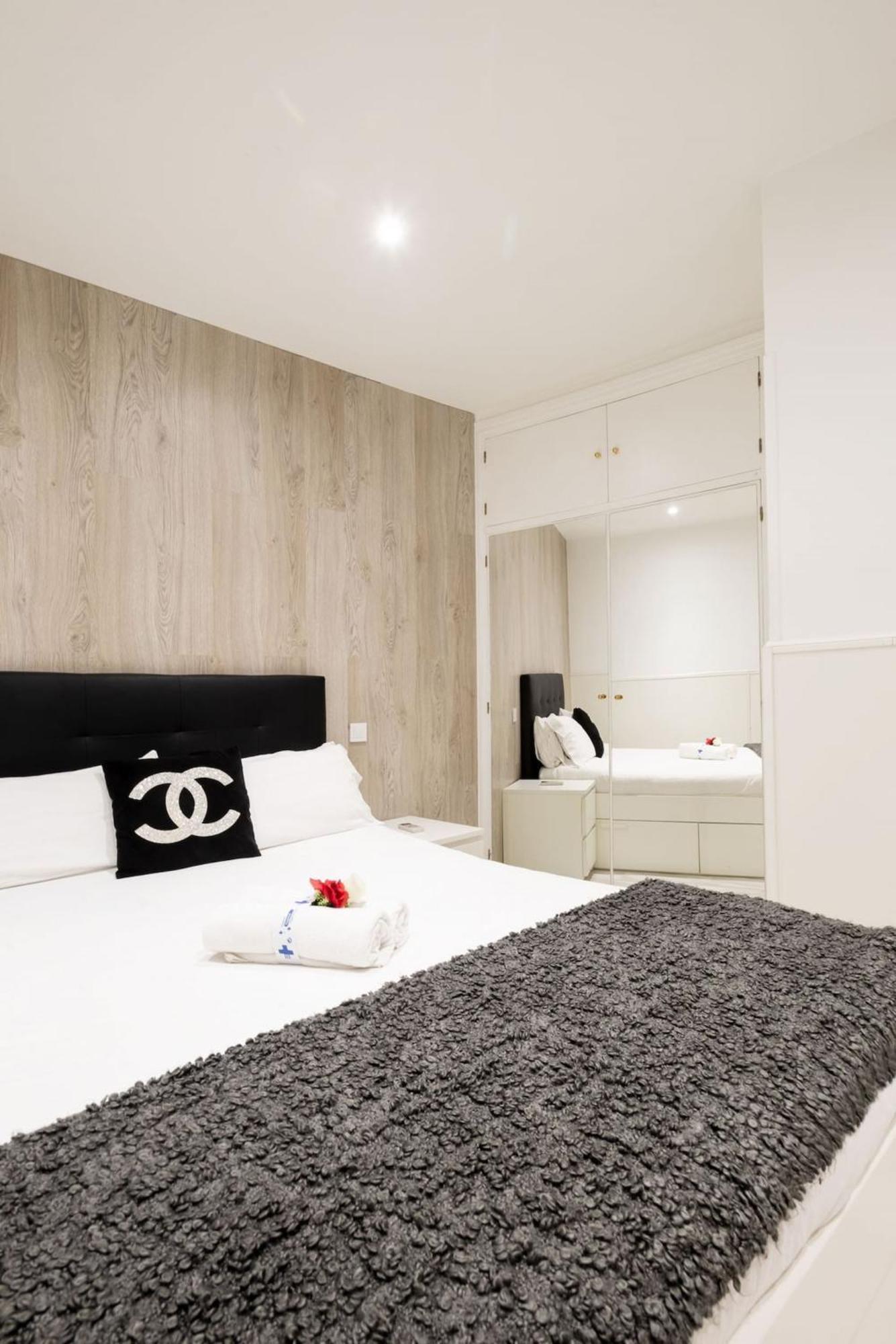 Apartamentos Day Madrid Tribunal Centro Gran Via Sol Exteriör bild