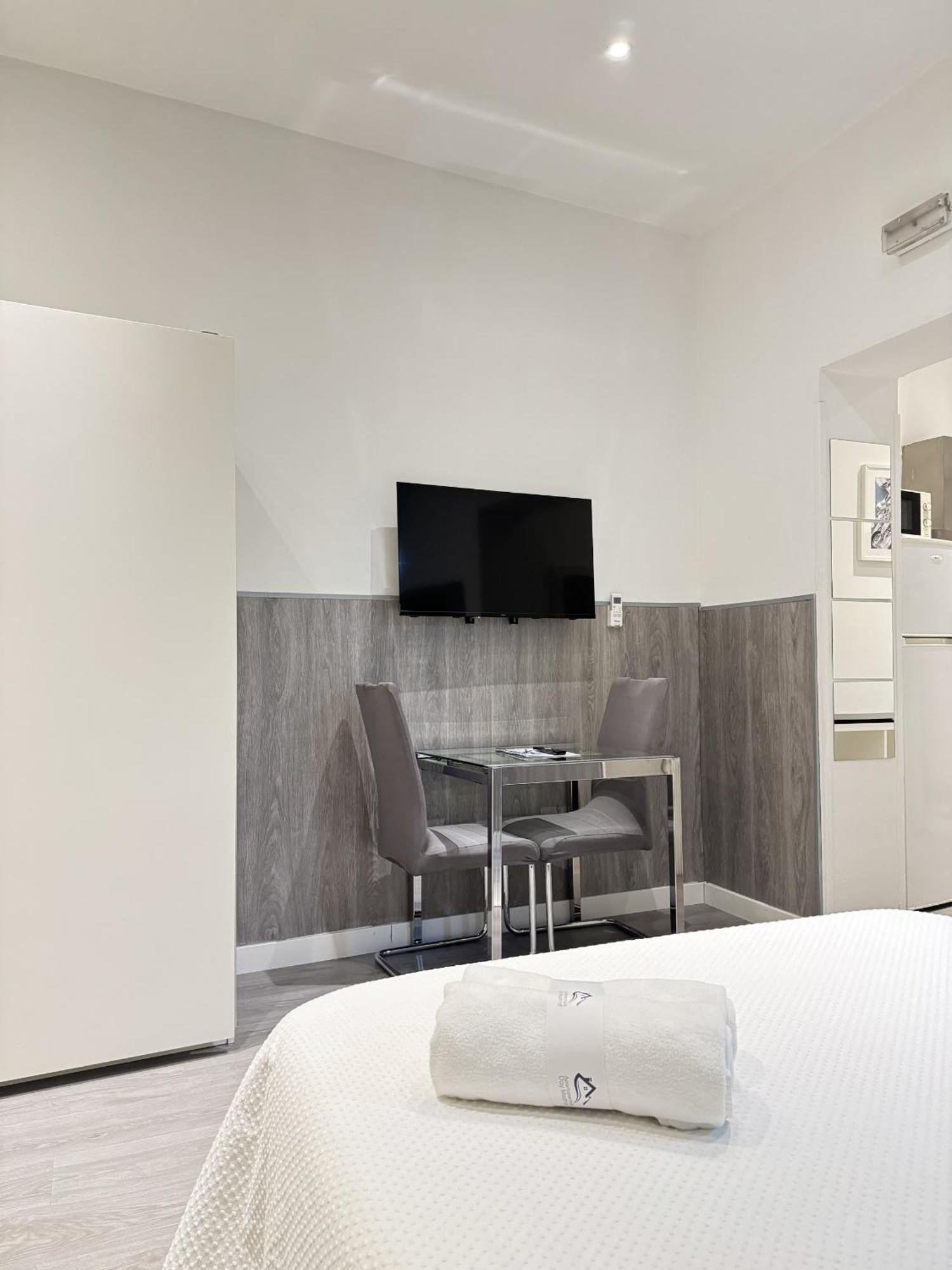 Apartamentos Day Madrid Tribunal Centro Gran Via Sol Exteriör bild